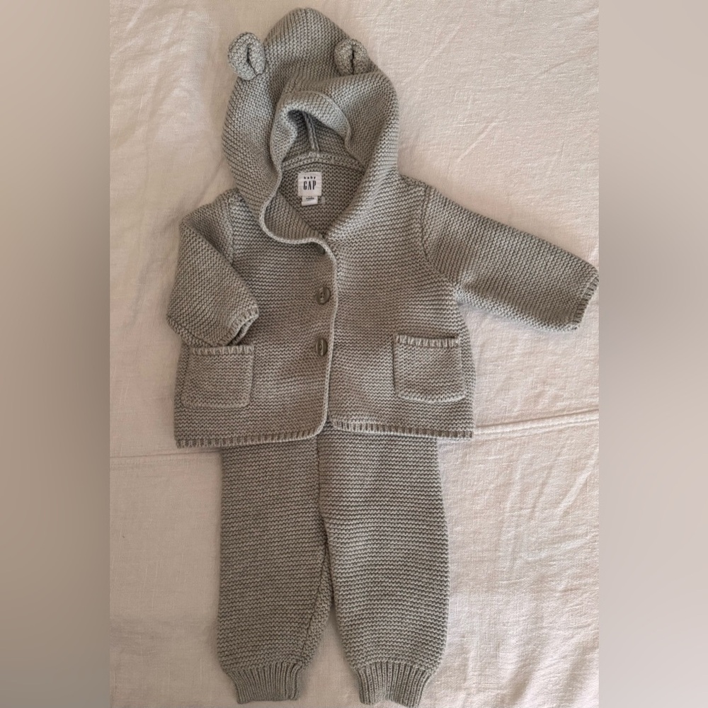 GAP Gray Knit Baby Set with Hood - 0-3 months